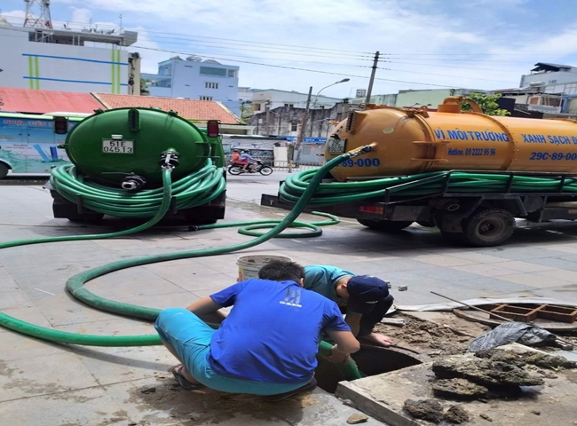 nạo v&eacute;t hố ga