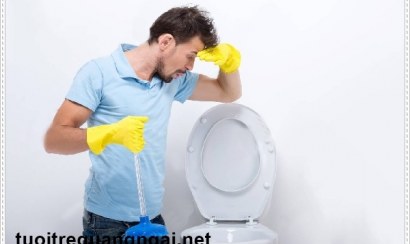 Bồn cầu bốc mùi hôi và cách xử lý