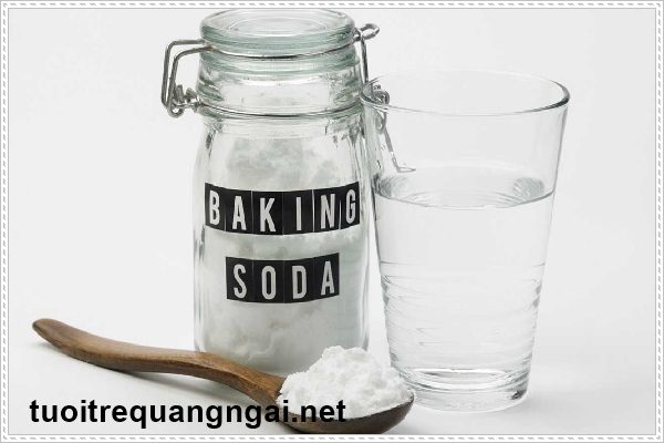 Đổ nước xà phòng vào bồn cầu và một số cách xử lý