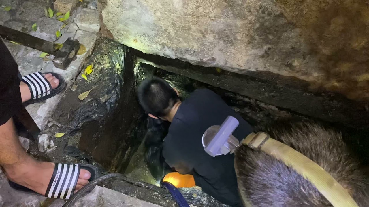 hố ga c&oacute; m&ugrave;i h&ocirc;i