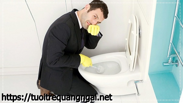 Những c&aacute;ch khắc phục m&ugrave;i h&ocirc;i của cống tho&aacute;t nước