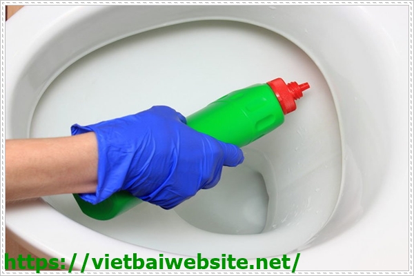 Hướng dẫn thông tắc bồn cầu bằng nước rửa bát