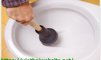 Cách thông tắc bồn cầu tại nhà dễ thực hiện nhất