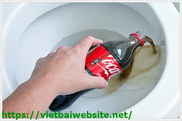 Lý do nên thông tắc bồn cầu bằng Coca